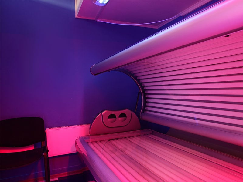 tanning bed with ultraviolet lights